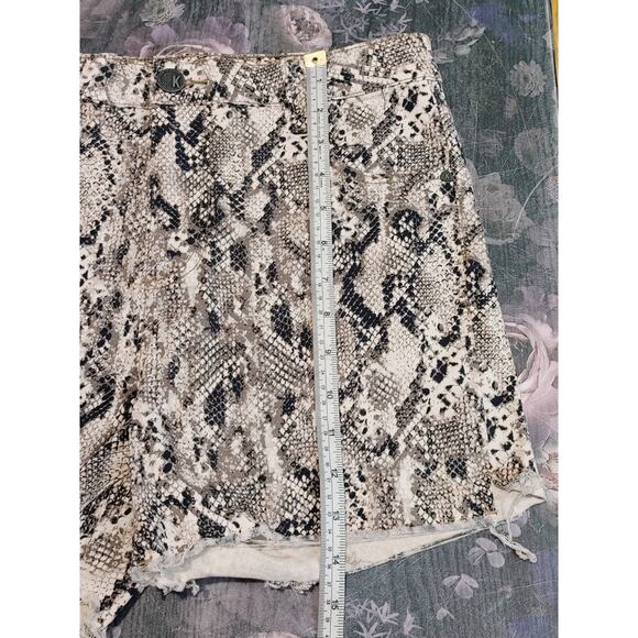 Kut From The Kloth Gidget High Rise Short Raw Hem Snake Skin Brown Womens Size 4 - Picture 8 of 10
